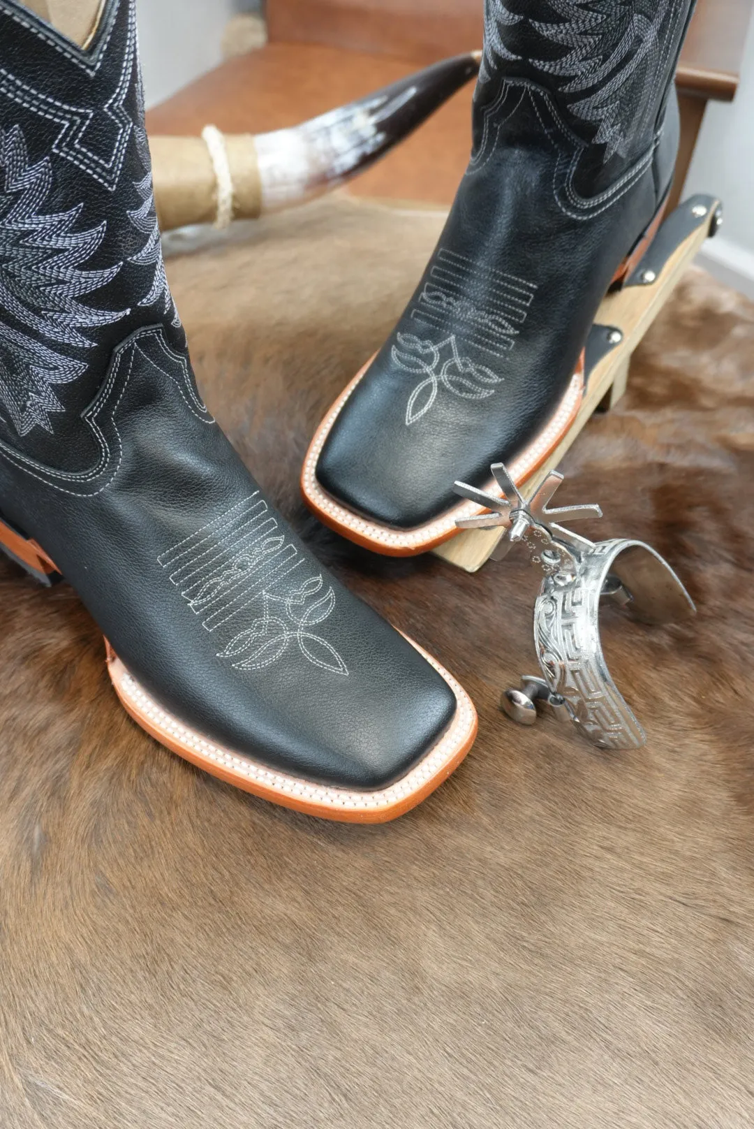 Arango Negro/Negro With Stiching Renegado Square Toe Boot- 4891